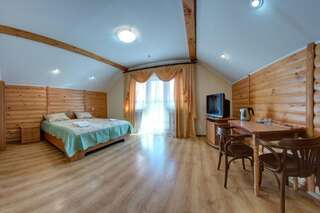 Мини-отель Sofia Forest Club Яремче Стандартный двухместный номер с 1 кроватью или 2 отдельными кроватями-1